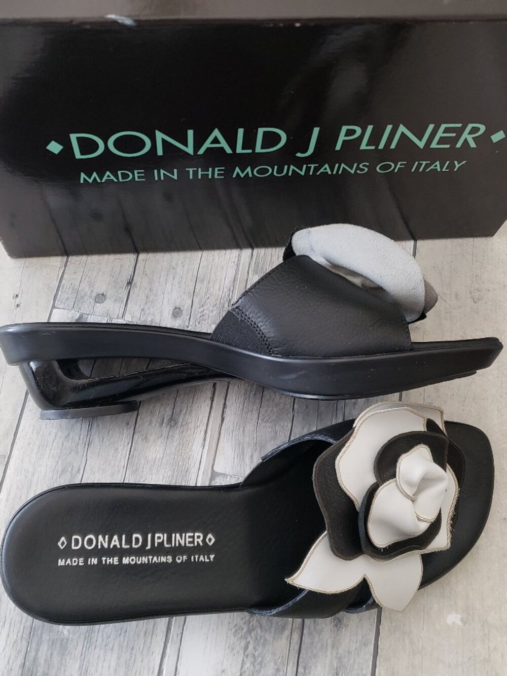 Donald J. Pliner Made in Italy Black and White Floral Wedge Slides - Size 8.5